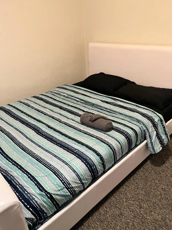 Room In Edmonton*Wifi*Netflix*Tv*Parking Edmonton